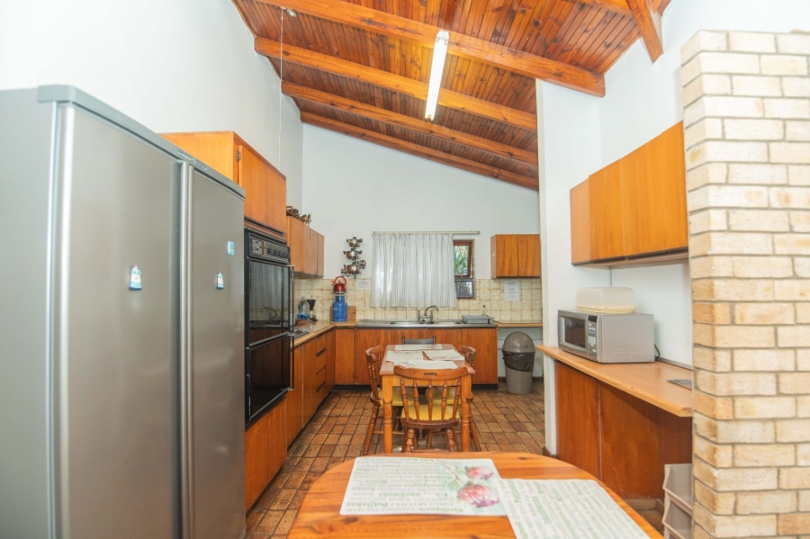 6 Bedroom Property for Sale in Bluewater Bay Eastern Cape